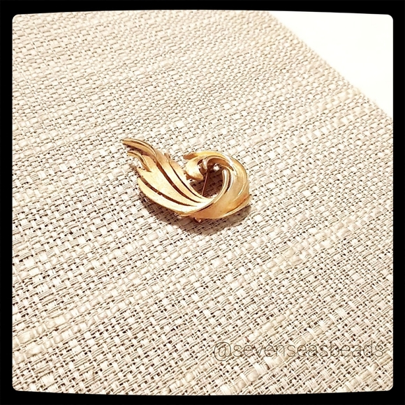 💘TRIFARI Mid-Century Swoosh Brooch - Picture 3 of 5